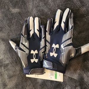 Boys Under Armour football gloves